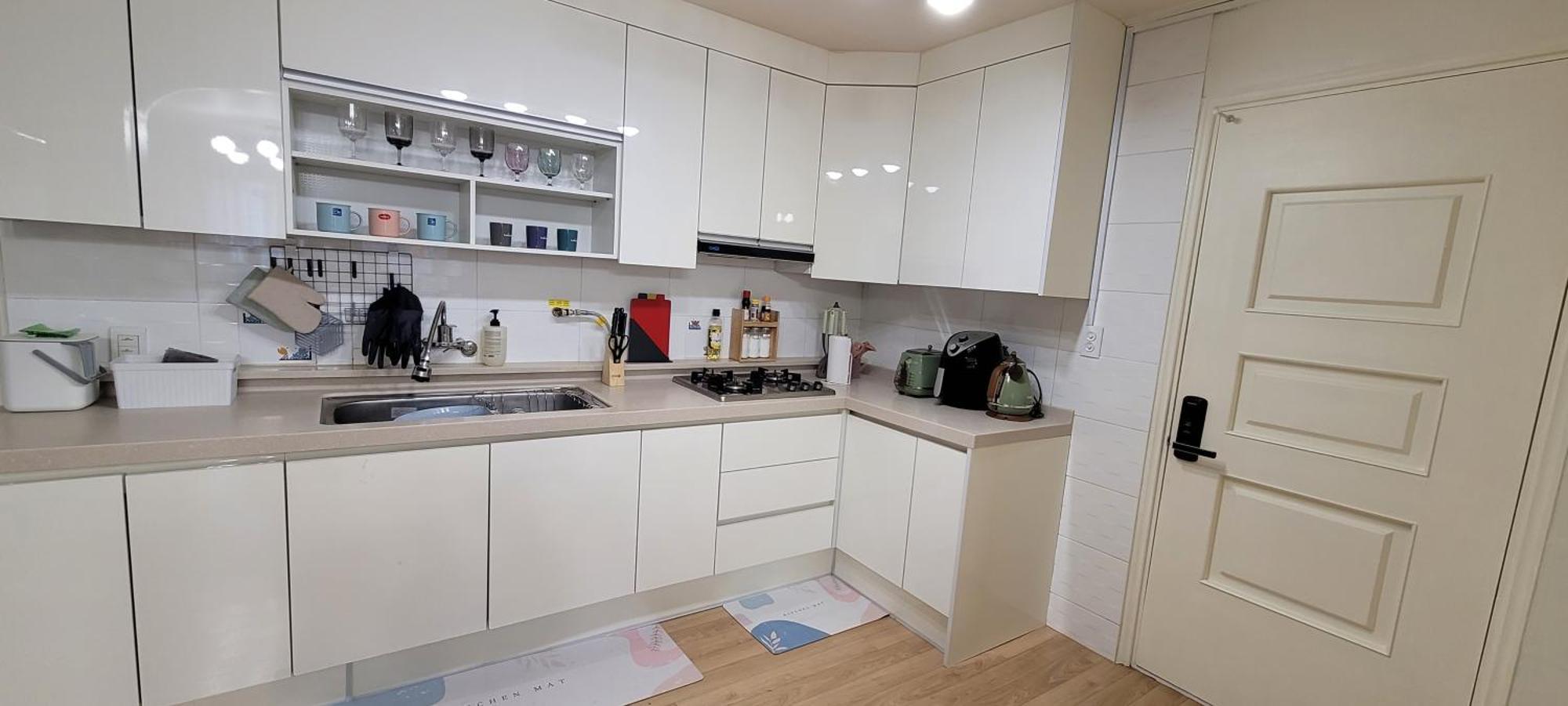 Jung - 1min To Sinjeong Station Apartment